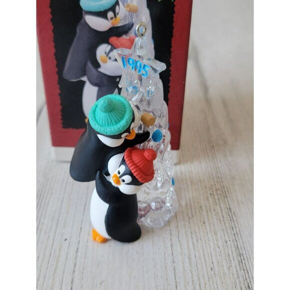 Hallmark 1995 friendly Boost ornament Xmas Penguin Ice - Picture 2 of 7